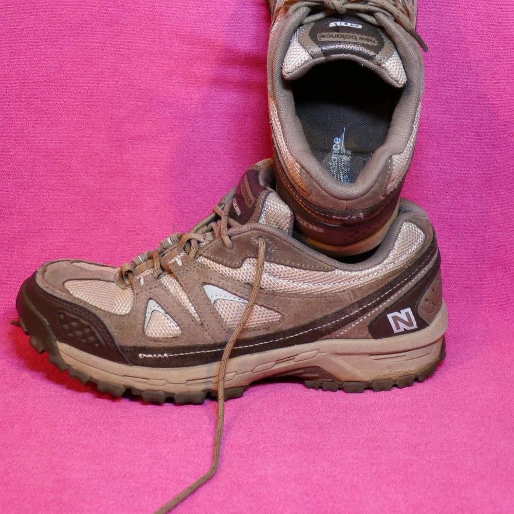 Hiking Shoes Womens 9.5 / 40. Brown New Balance 606